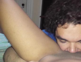 Молодую черную тинку вылизывают киску до кричащего оргазма