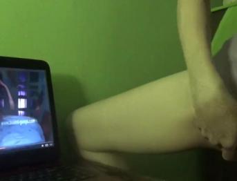 Сушат толчки оргазма во время просмотра порно - Лаура Fatalle