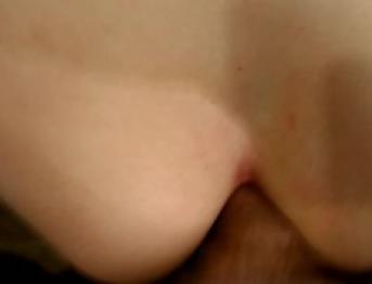 АНАЛЬНЫЙ КРЕМПАЙ | Кончил в мою тугую задницу, первый анал