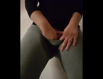 Лилианна впрыскивает в штаны!