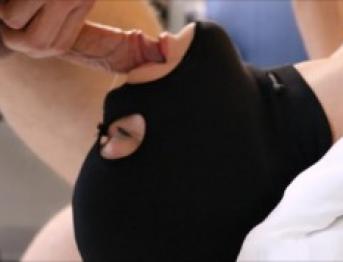 18-летняя Эйприл делает свой лучший глубокий минет, пока делает минет с трахом в лицо