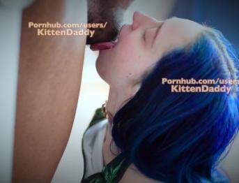 Смотрю, как она принимает камшот из холла - KittenDaddy