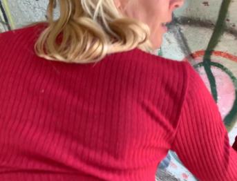 Горячая немка Майли Уизел рискованно занимается сексом на публике