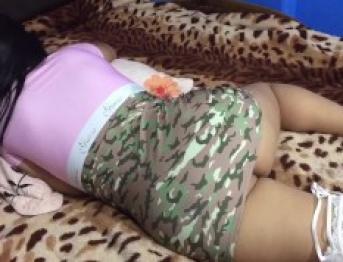 Малышка в маленьком платье трахнута сводным братом, очень мокрая киска (кремпай)