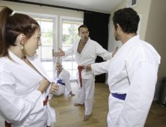 DaughterSwap - Симпатичная рыжая тинка и блондинка по очереди сосут член большого отчима