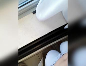 POV мочиться отчаяние и мокрые штаны в конце