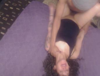 Межрасовый трах в лучшем виде. Горячая жена скулит от оргазма после оргазма