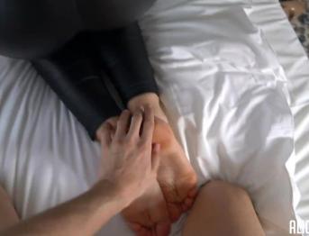 Глубокий кремпай для суки-блондинки