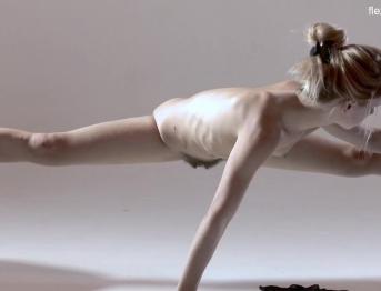 Русская горячая волосатая гимнастка Рита Мочалкина