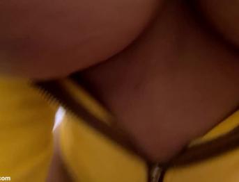 Безумно горячая толстая девушка Пикачу трахает возбужденную девственницу