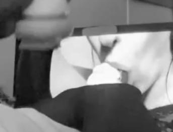 Тинка с большим хуем кончает во Fleshlight Тинка с большим хуем кончает во Fleshlight